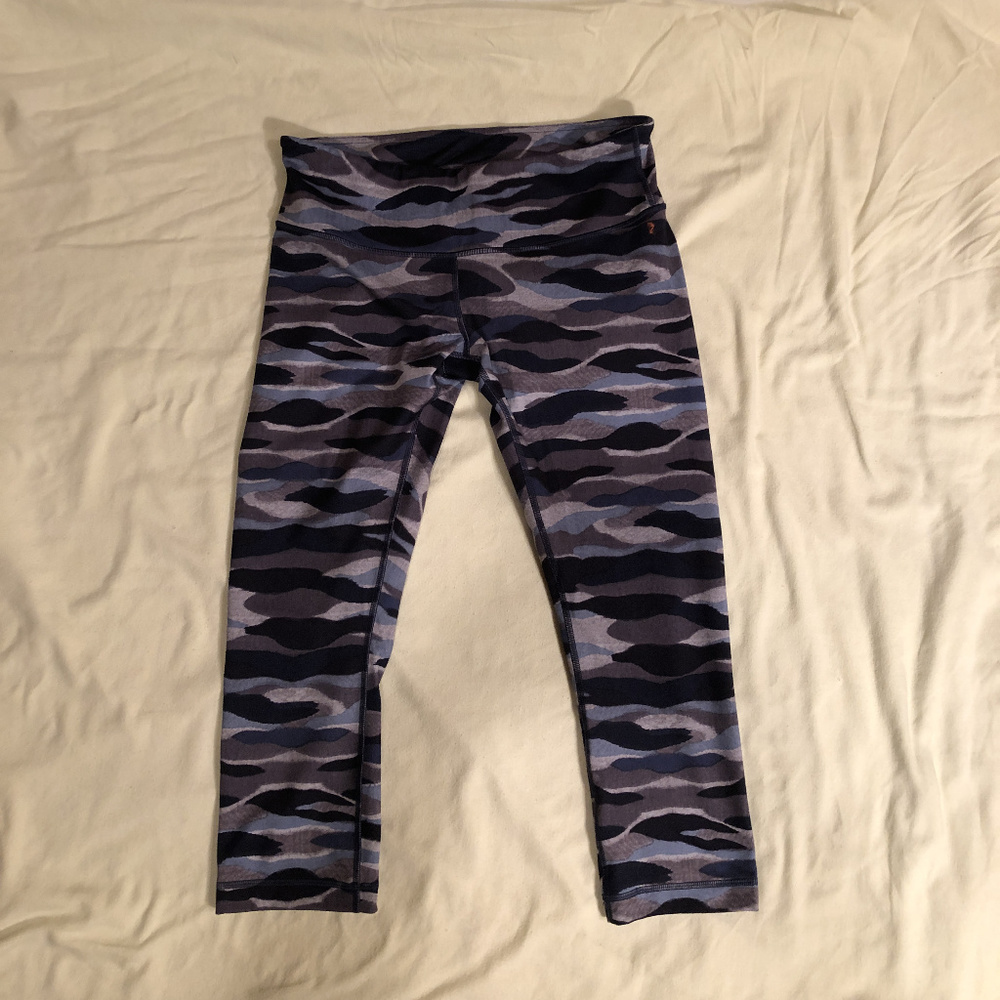 lululemon athletica Blue and Black Camo Crop Leggings